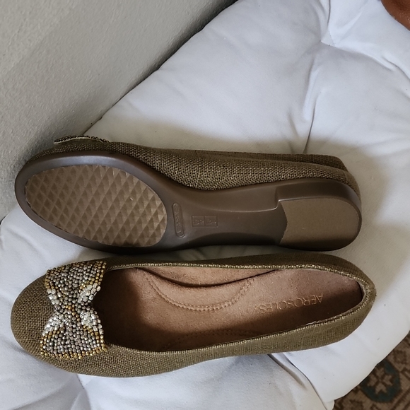 Aerosoles Imbeccable Beaded Bow Flats in Size 10 - Picture 2 of 2